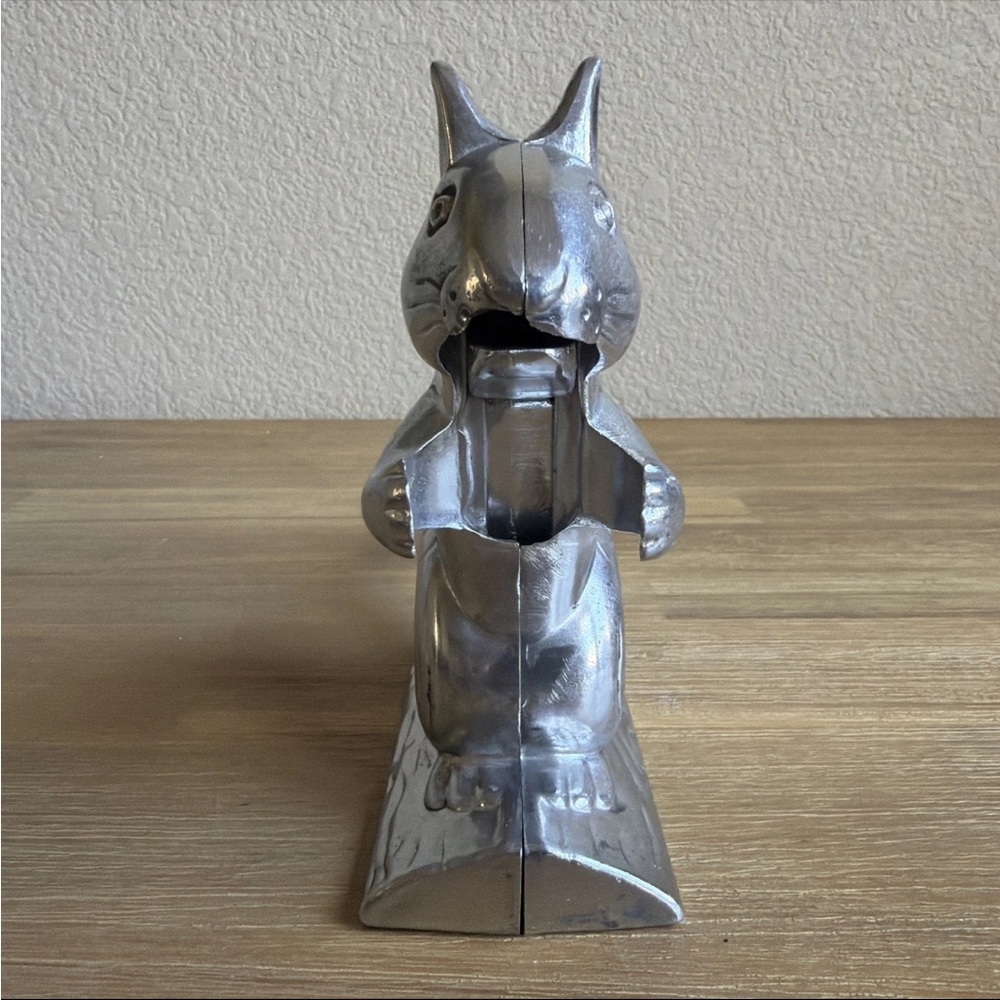 Vintage Nutcracker Squirrel on Log Aluminum Metal Figure Made In Taiwan - Picture 5 of 14